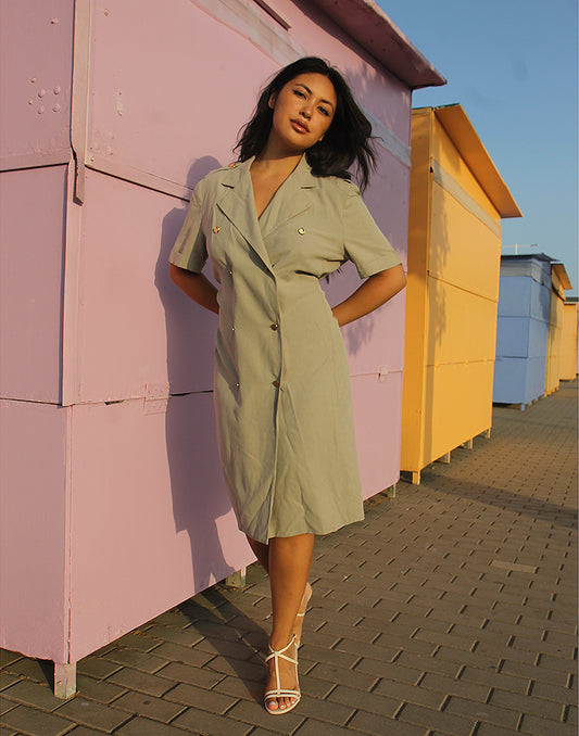 Vestido camisero de seda gris pálido