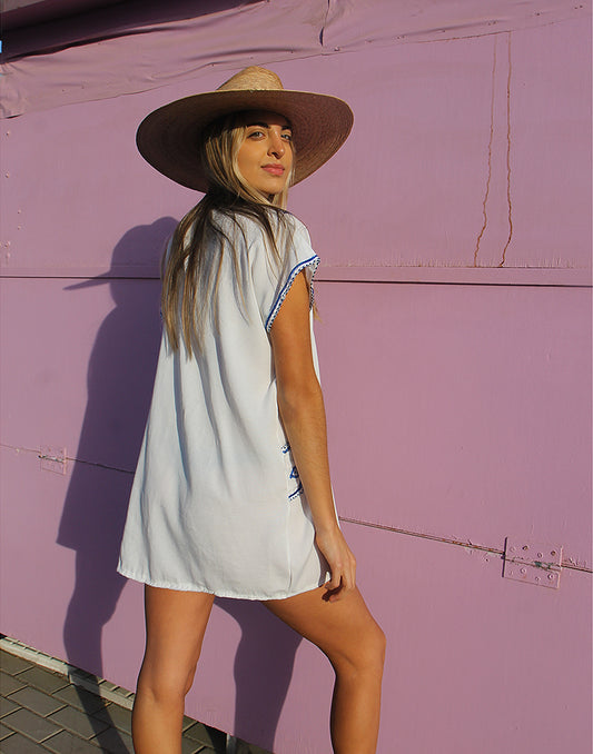 Vestido playero bohemio vintage blanco y azul con bordados