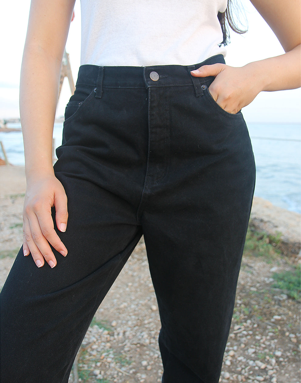 Mom jeans in black