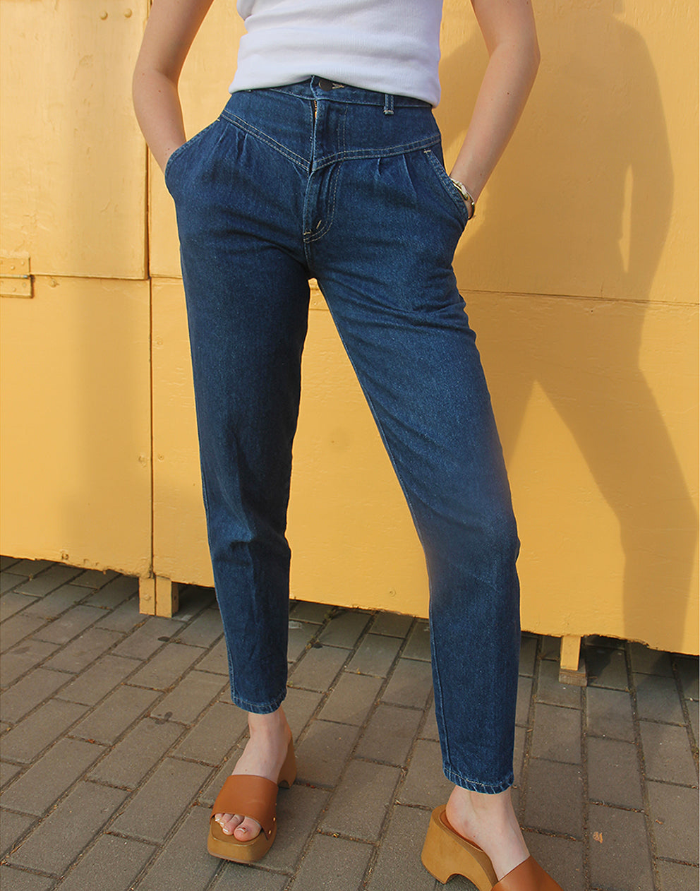BLUE HIGH RISE MOM JEANS