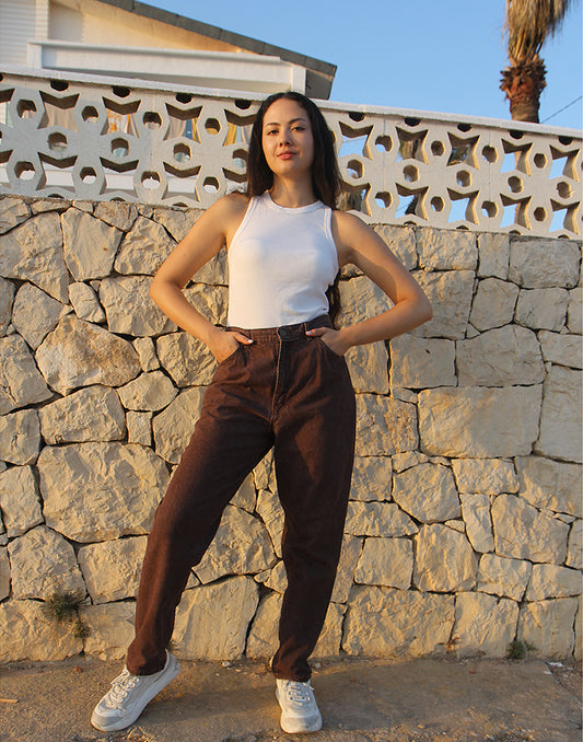 Mom Jeans in Brown