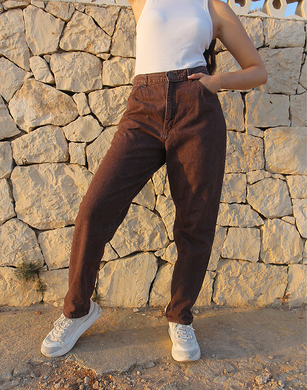 Mom Jeans in Brown