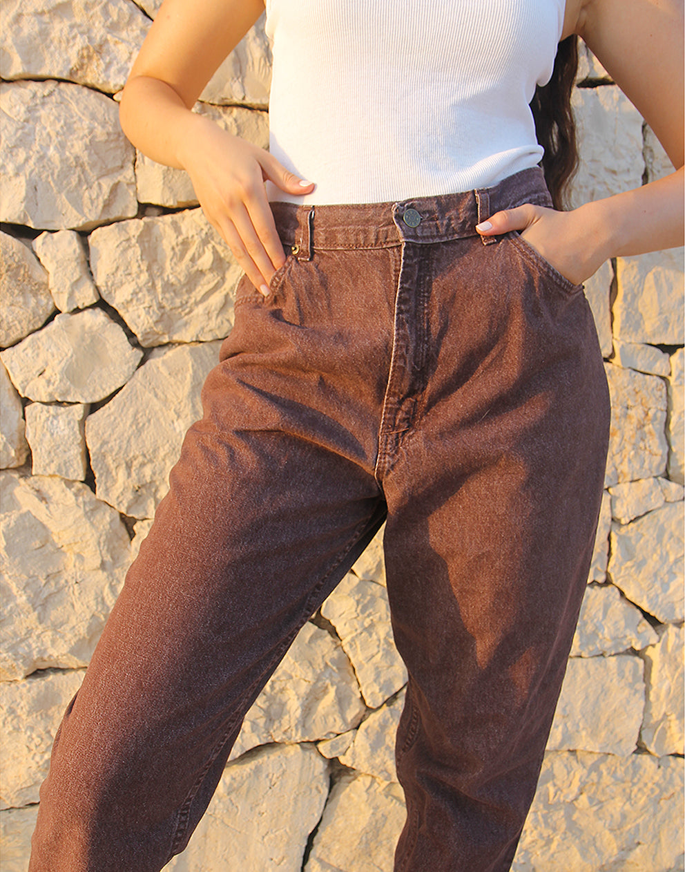 Mom Jeans in Brown