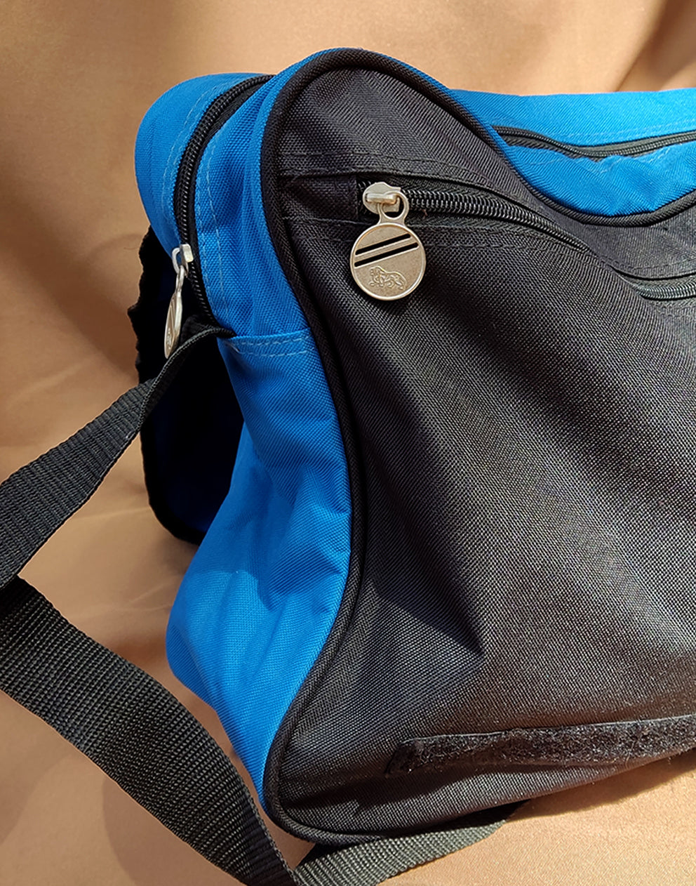 Lonsdale Messenger Bag in Blue