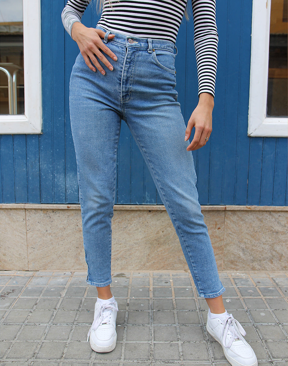 Mid Rise Jeans in Blue