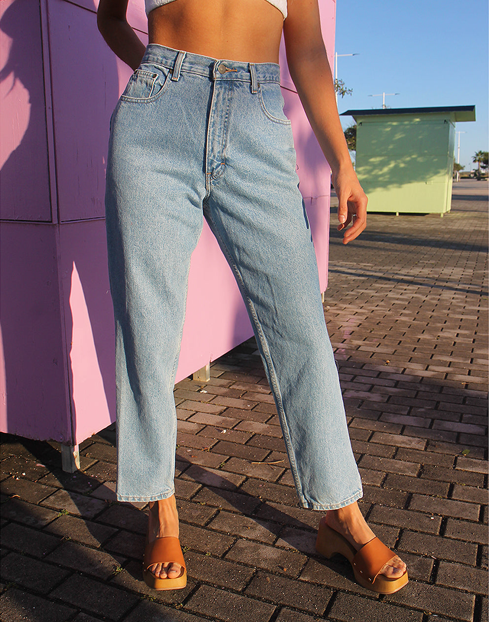 Light wash clearance mom jeans outfit