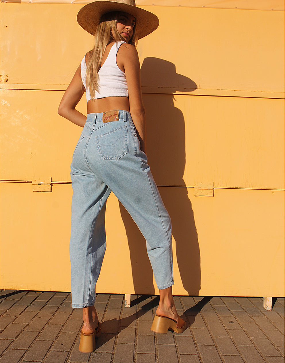 Pale blue best sale jeans outfit