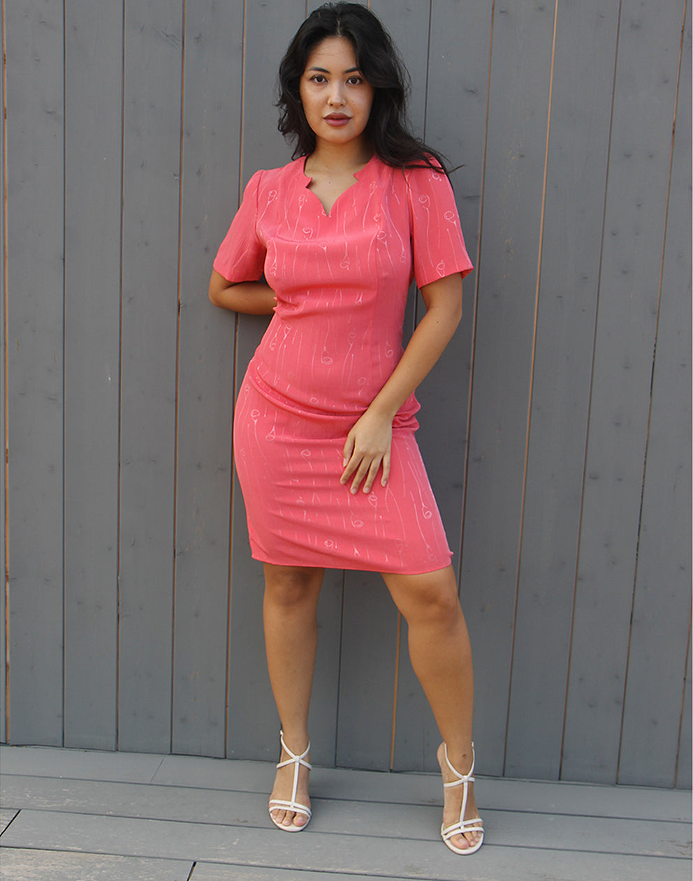 Vestido camisero largo color rosa con mangas cortas