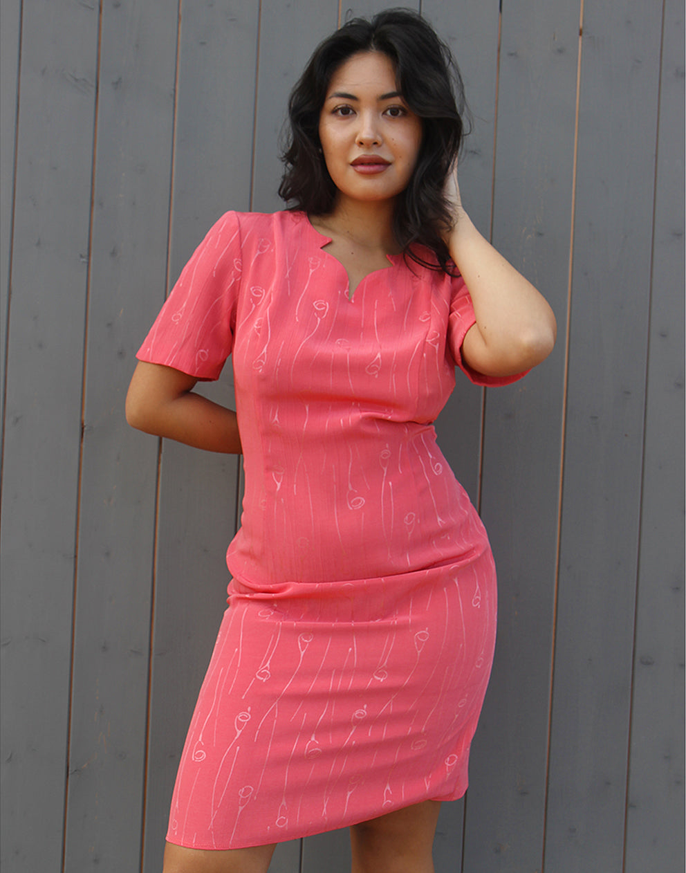 Vestido camisero largo color rosa con mangas cortas