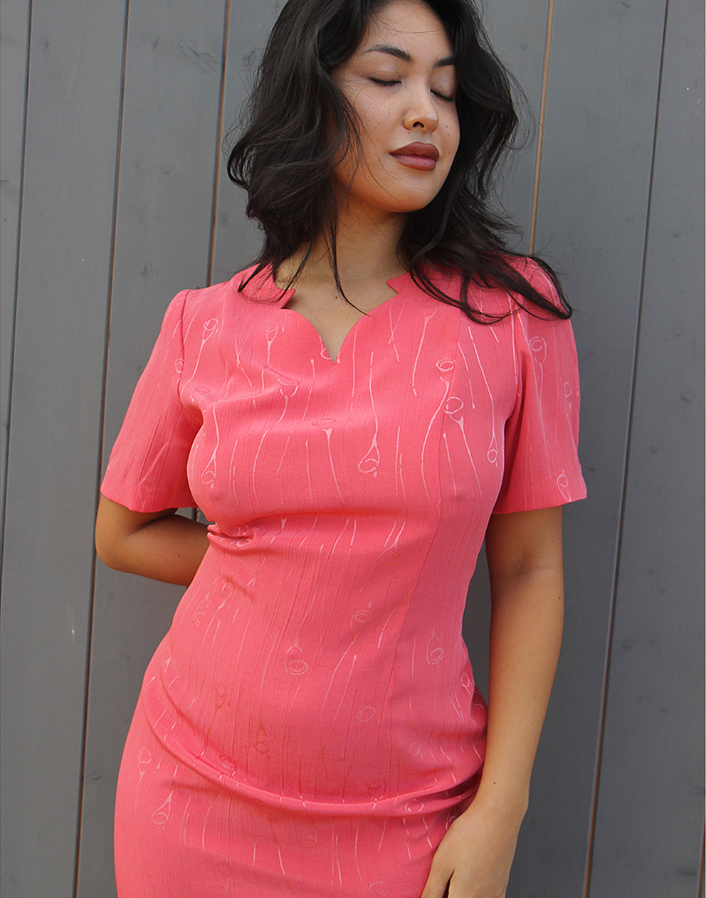 Vestido camisero largo color rosa con mangas cortas