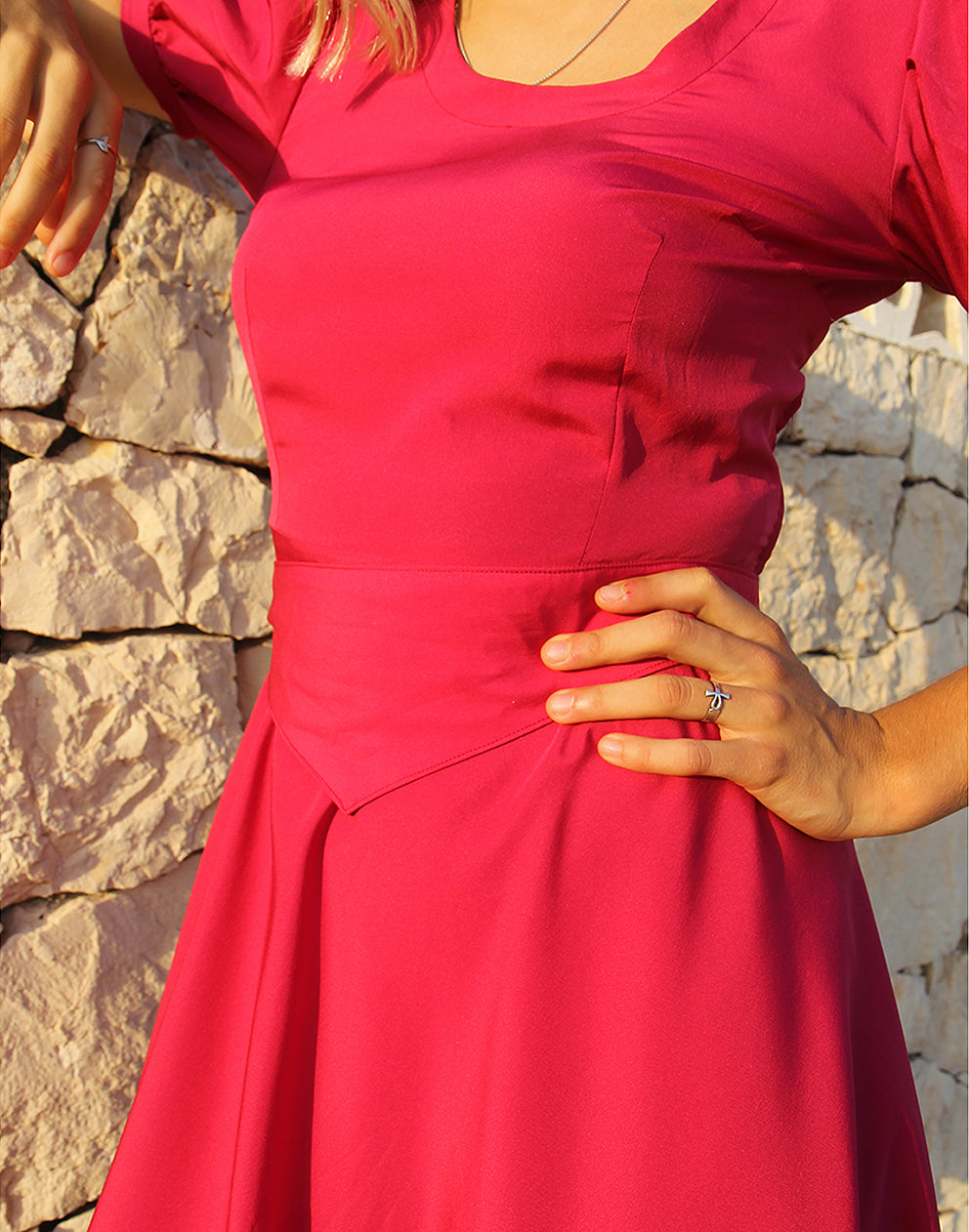 Pink dress wIth short sleeves.