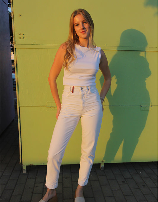 WHITE JEANS