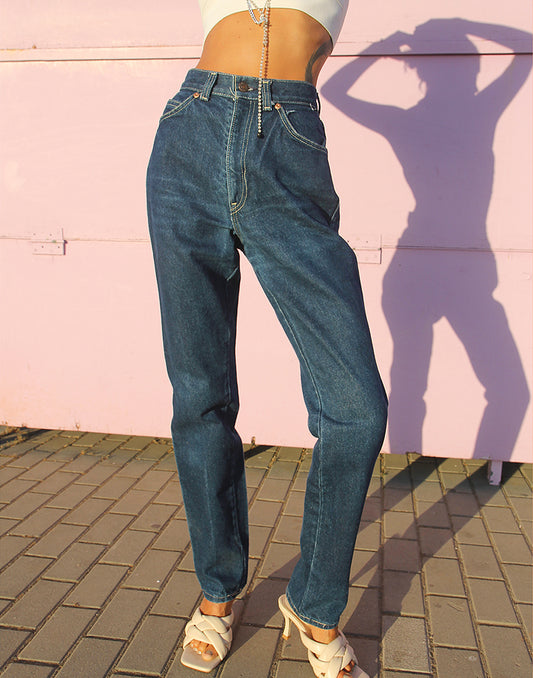 Jeans mom originales Levi's de tiro alto de 24" (61 cm) en azul oscuro con lengüeta blanca